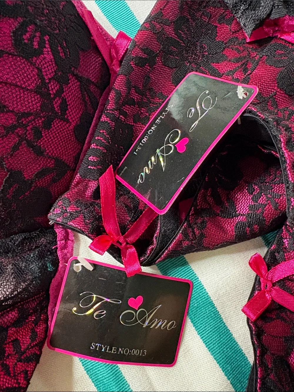 NWT Te Amo Convertible Black and Pink Lace Bra and Skirted Panty Lingerie Set